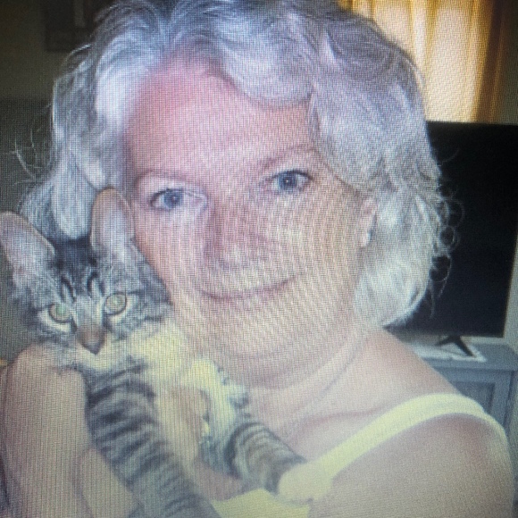 Meet your Posher, Faye - Picture 1 of 1